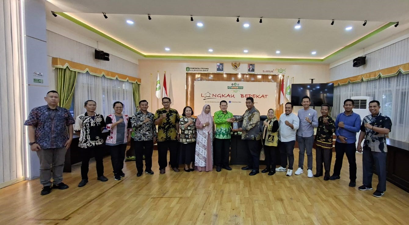 komisi-iii-dprd-kabupaten-kayong-utara-lakukan-kunjungan-kerja-ke-dinas-tenaga-kerja-dan-transmigrasi-provinsi-kalimantan-barat-20250415192704