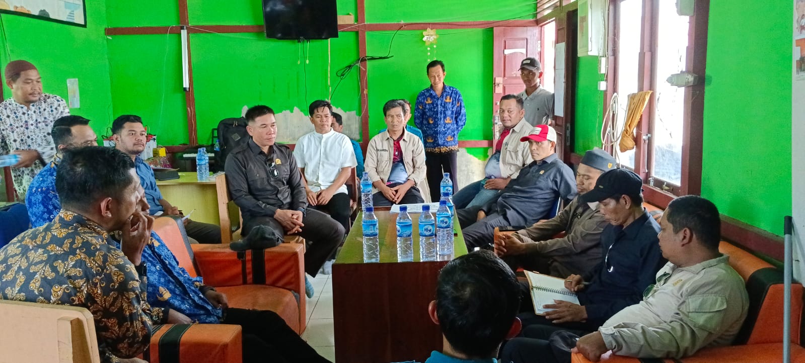 komisi-i-dprd-kabupaten-kayong-utara-lakukan-monitoring-ke-kecamatan-pulau-maya-kabupaten-kayong-utara-pendidikan-dan-infrastruktur-publik-jadi-perhatian-20250417225920