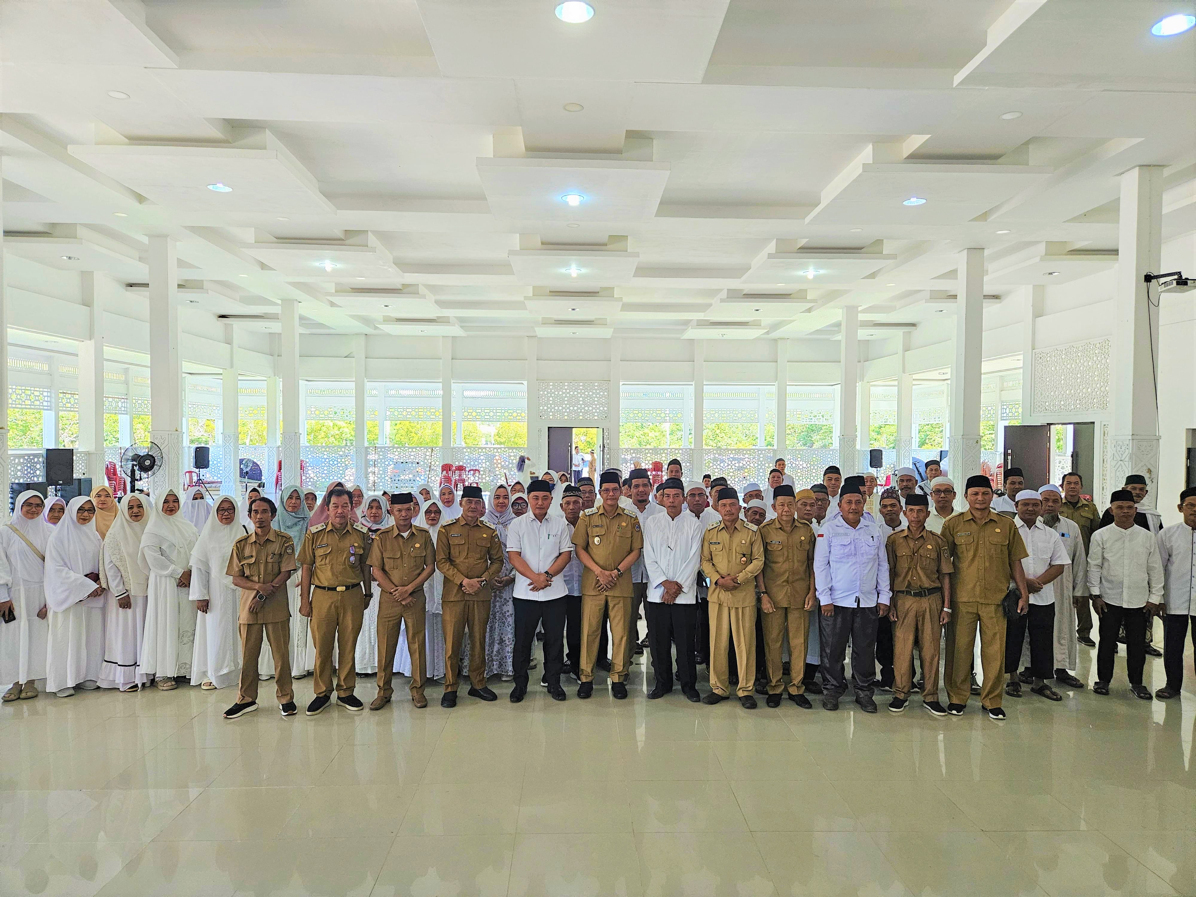 ketua-dprd-kabupaten-kayong-utara-h-surya-aditya-sh-mpd-menghadiri-kegiatan-bimbingan-teknis-manasik-haji-bagi-jemaah-calon-haji-kabupaten-kayong-utara-musim-haji-tahun-1446-h2025-m-20250421175150