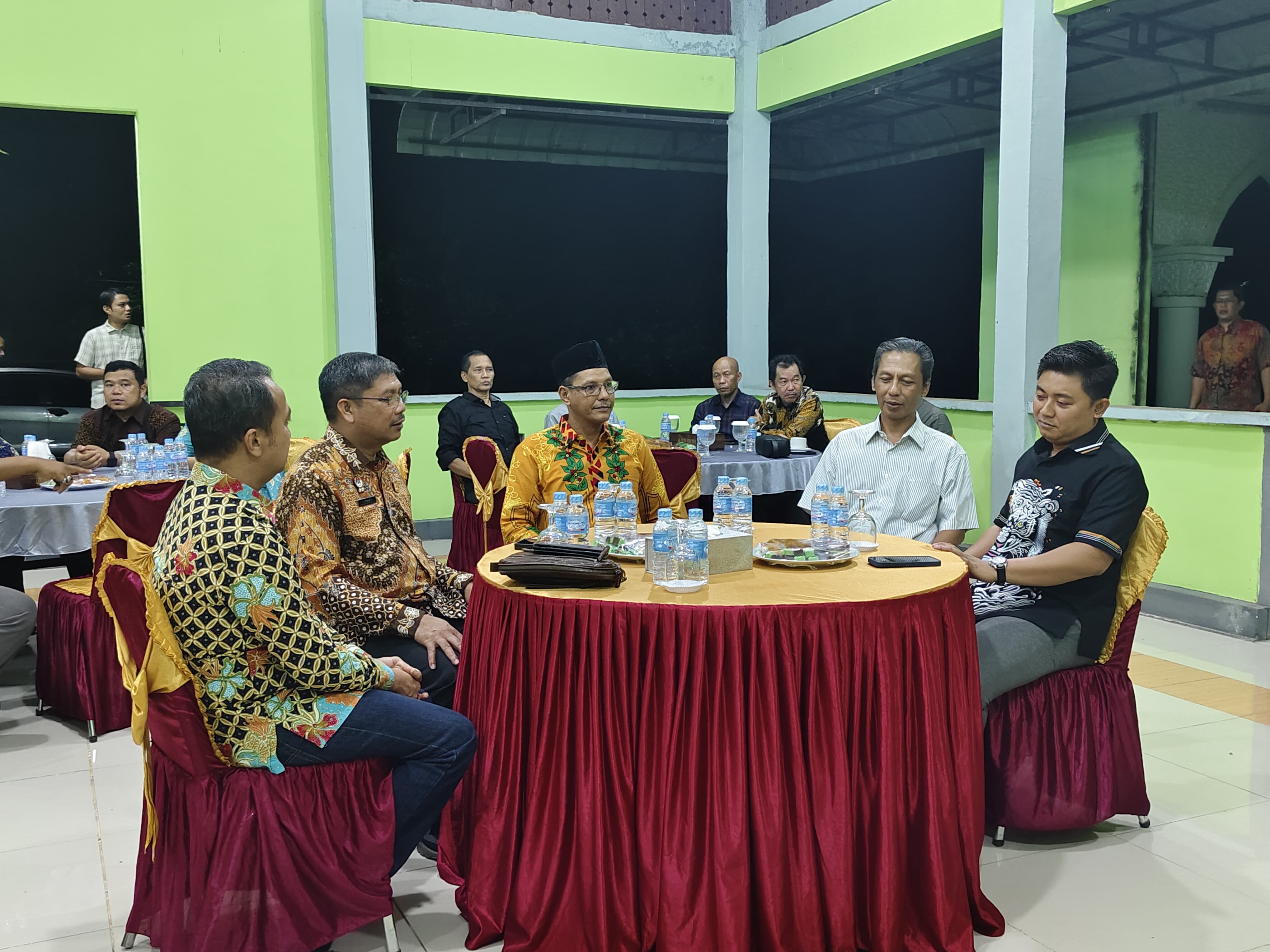 ketua-dprd-kabupaten-kayong-utara-hsurya-aditya-shmpd-hadiri-silaturahmi-dan-ramah-tamah-dengan-kanwil-kemenkum-kalbar-20250509140745