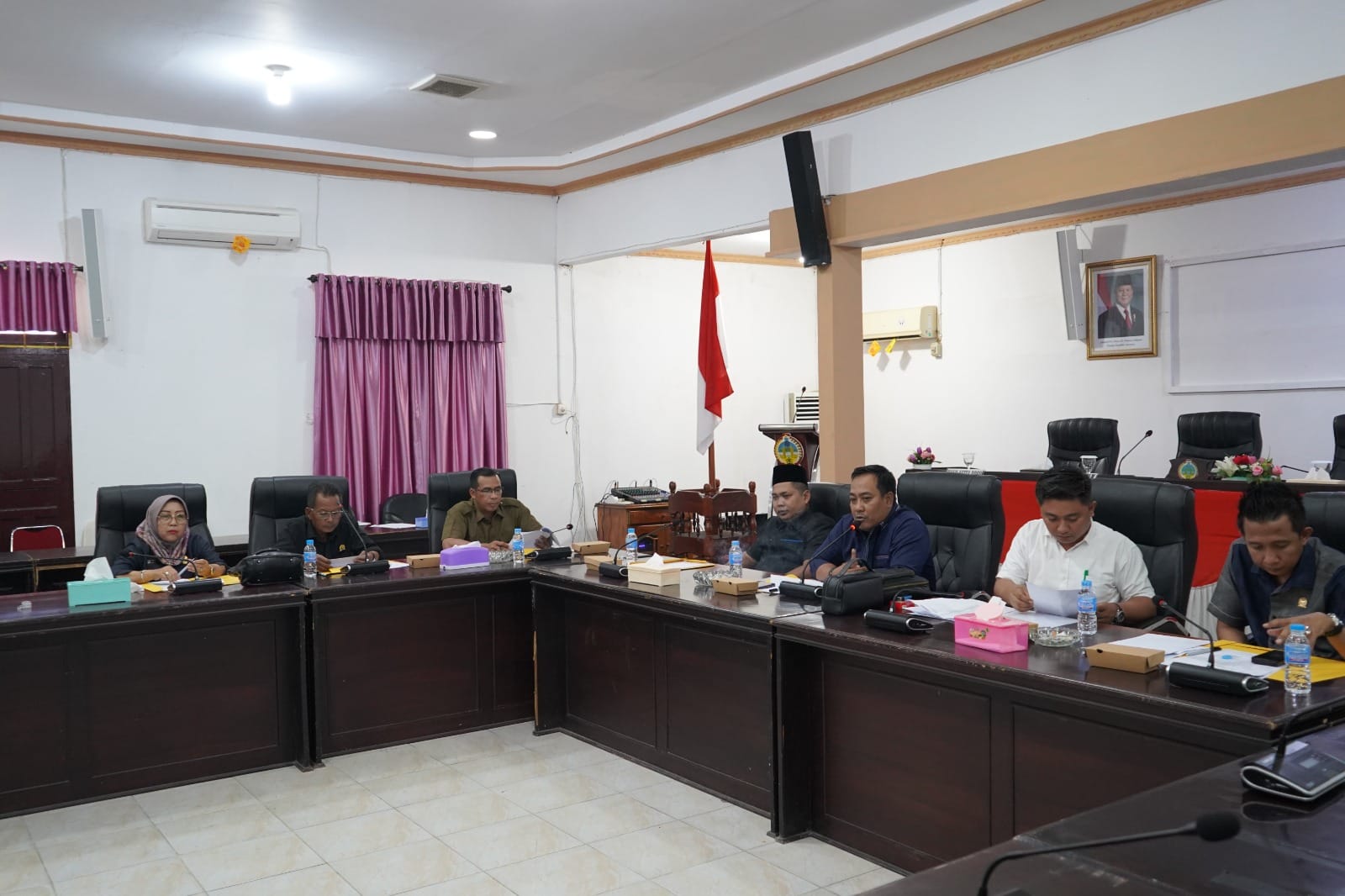 komisi-iii-dprd-kabupaten-kayong-utara-gelar-rapat-kerja-dengan-mitra-kerja-20250626175215