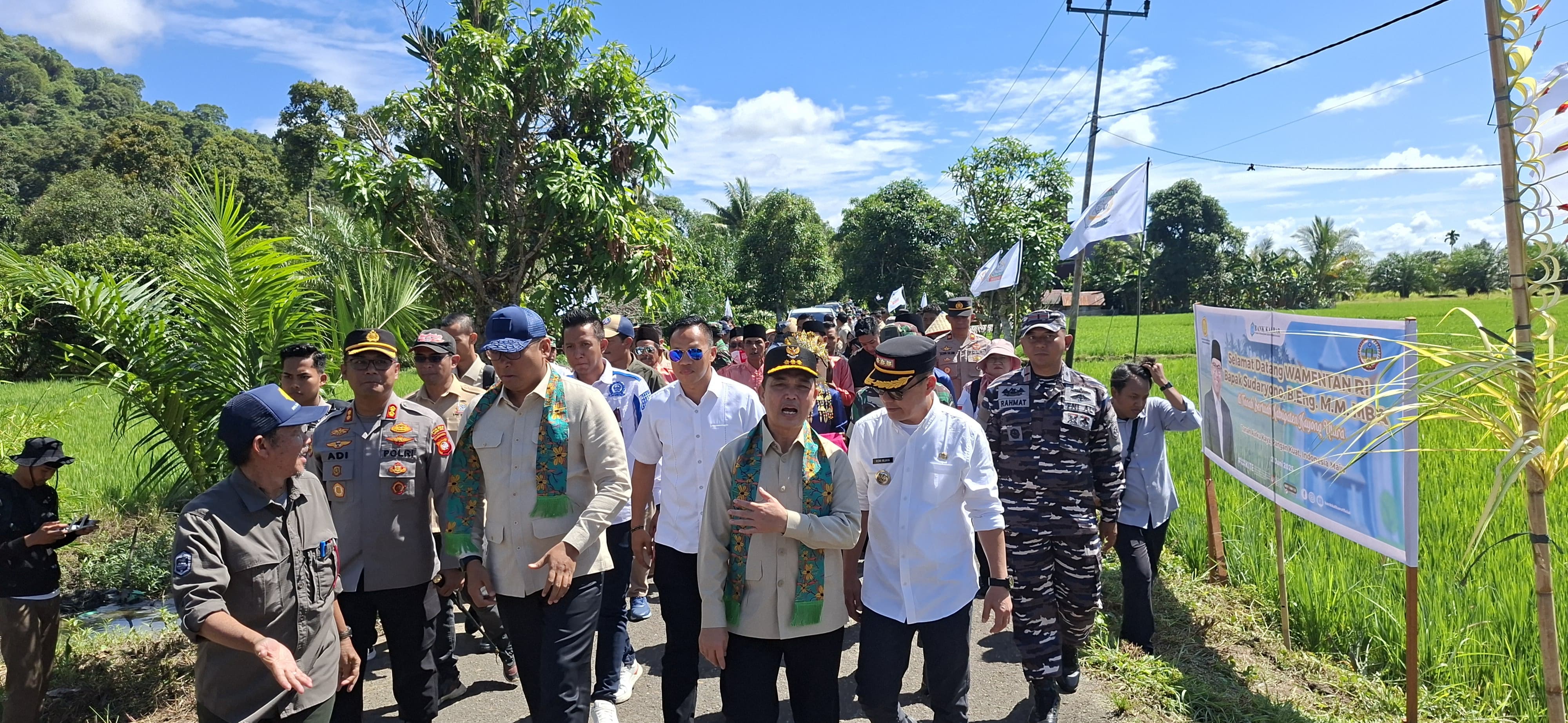 wakil-menteri-pertanian-ri-kunjungi-kayong-utara-perkuat-swasembada-pangan-dan-kesejahteraan-petani-20250707121845