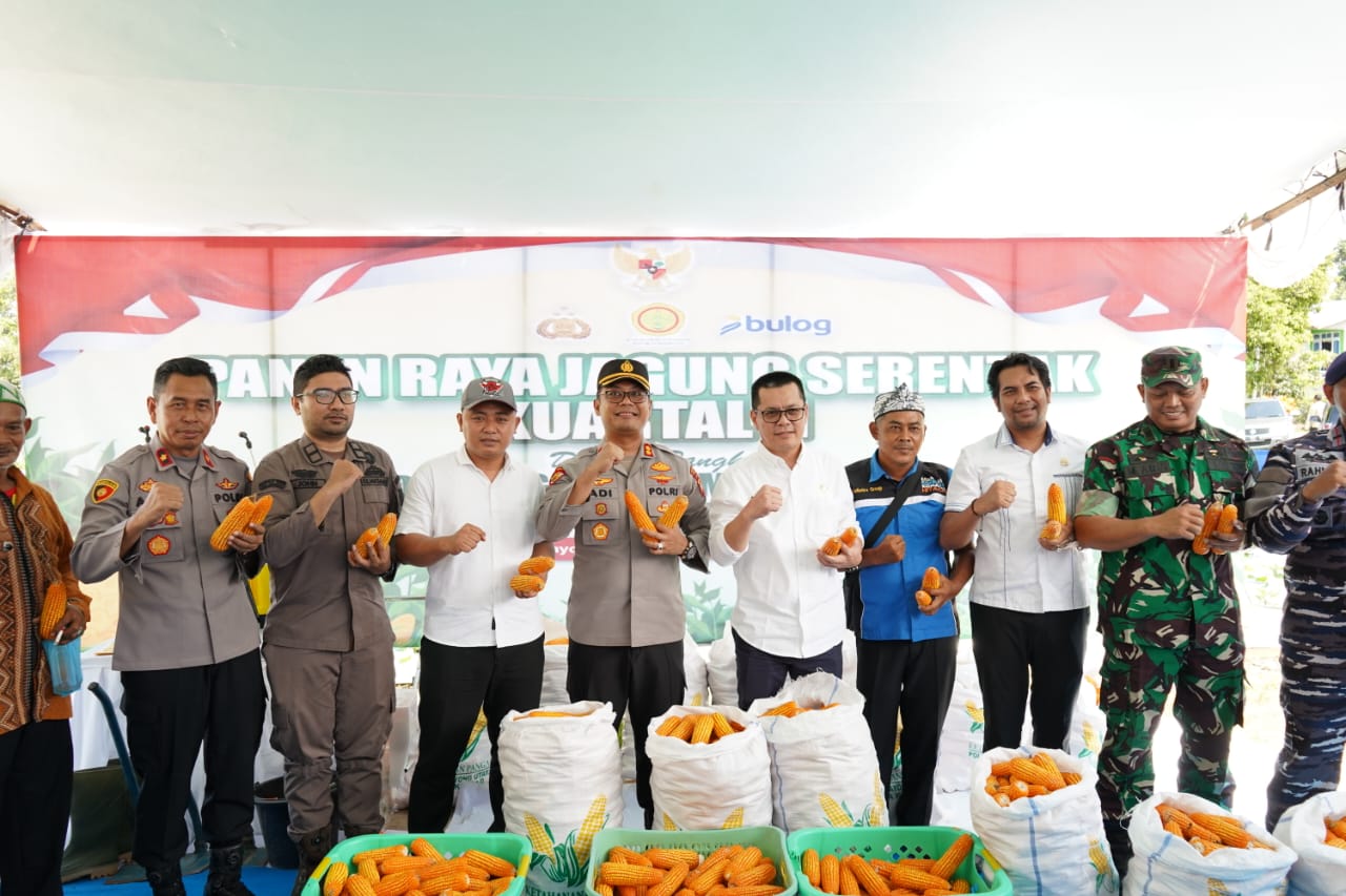 pimpinan-dprd-kabupaten-kayong-utara-hadiri-panen-raya-jagung-serentak-kuartal-ii-20250707115833