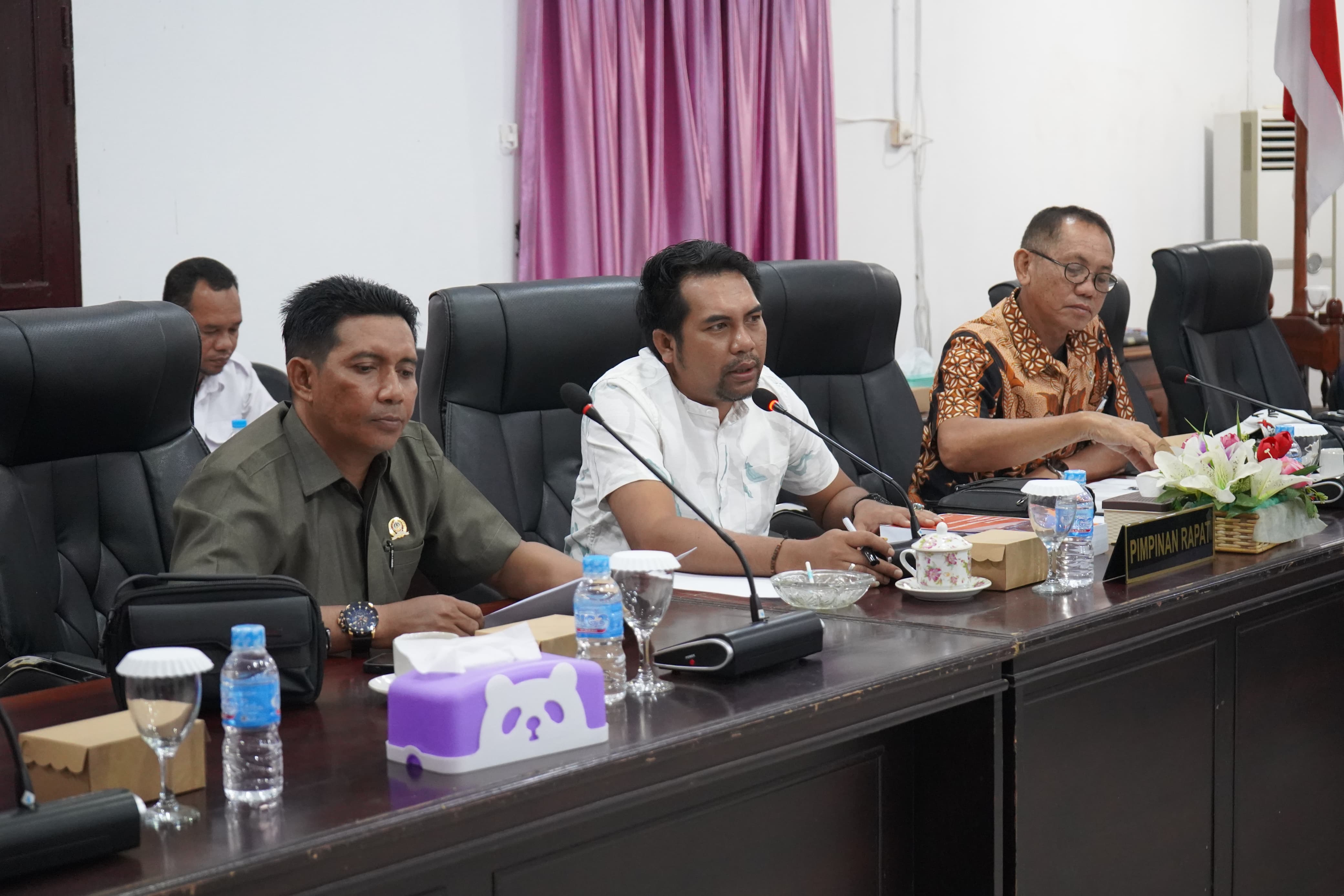 bapemperda-dprd-kabupaten-kayong-utara-gelar-rapat-kerja-dengan-bapperida-dan-bagian-hukum-sekretariat-daerah-kabupaten-kayong-utara-20250804201007