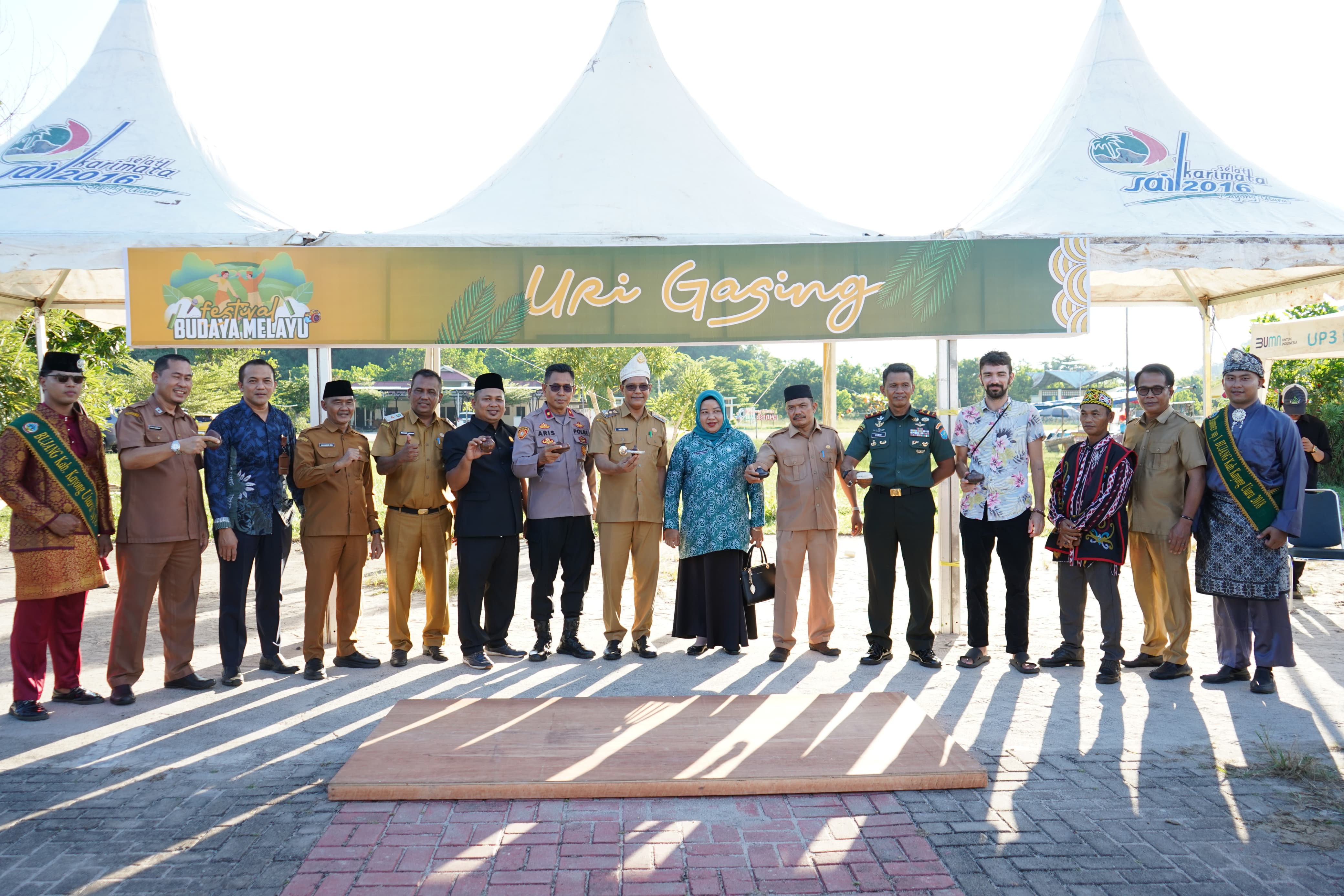 ketua-komisi-i-dprd-kabupaten-kayong-utara-hadiri-festival-budaya-melayu-kayong-utara-tahun-2025-20250804194552