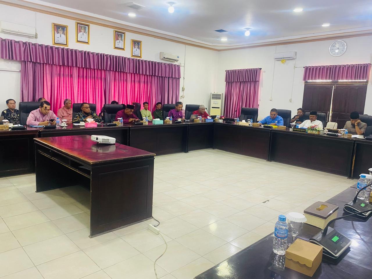 banggar-dprd-kayong-utara-gelar-rapat-pembahasan-raperda-pertanggungjawaban-pelaksanaan-apbd-ta-2024-bersama-dinas-kesahatan-dan-kb-dan-sekretariat-daerah-kabupaten-kayong-utara-20250804195441
