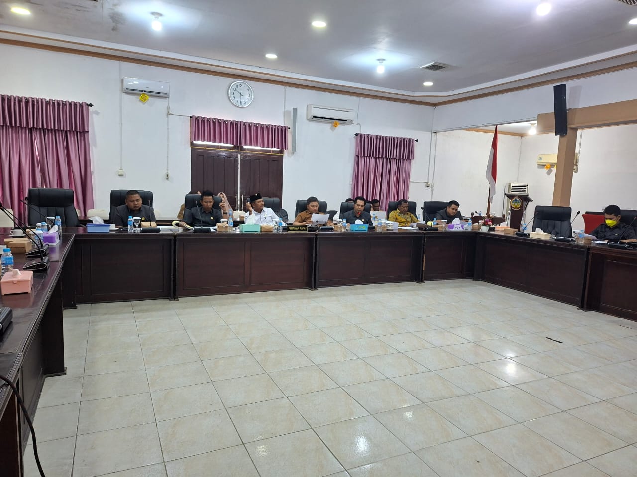 banggar-dprd-kayong-utara-gelar-rapat-pembahasan-raperda-pertanggungjawaban-pelaksanaan-apbd-ta-2024-bersama-dinas-pupr-dan-dkp-kabupaten-kayong-utara-20250804193823